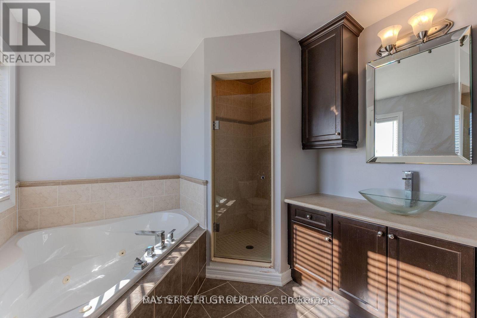 471 Kwapis Boulevard, Newmarket, Ontario  L3X 3K5 - Photo 22 - N12673448