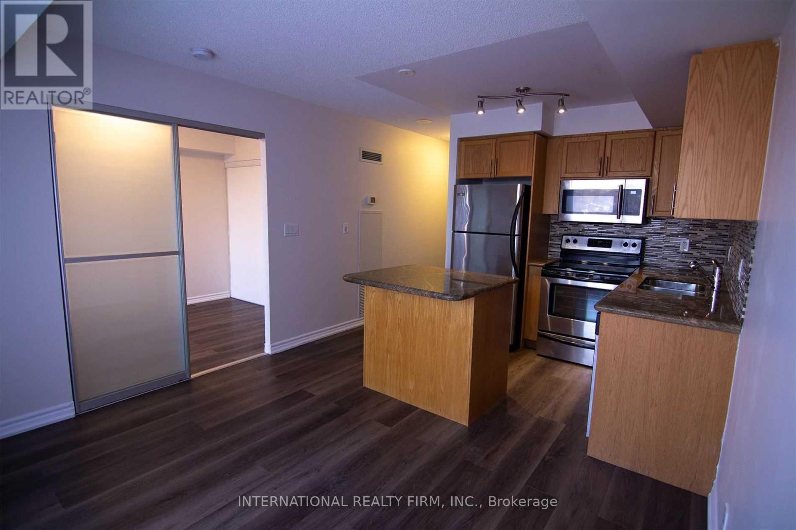 716 - 18 Harding Boulevard, Richmond Hill, Ontario  L4C 0T3 - Photo 3 - N12673482