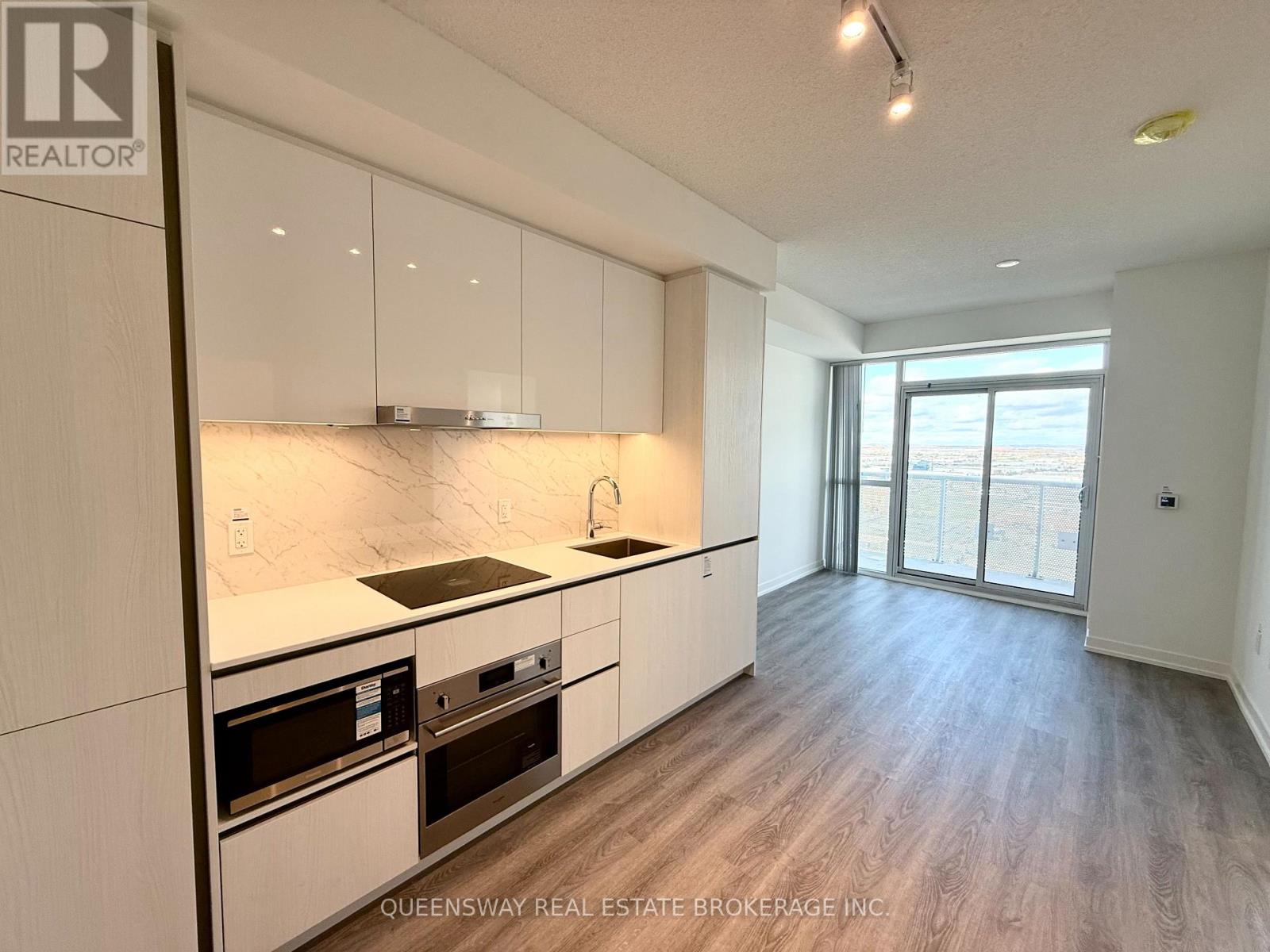 2805 - 8 Interchange Wy Way, Vaughan, Ontario  L4K 5Z7 - Photo 1 - N12673490