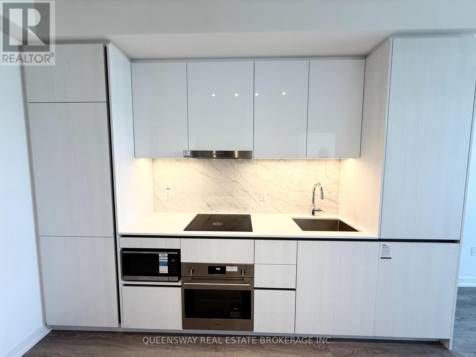 2805 - 8 Interchange Wy Way, Vaughan, Ontario  L4K 5Z7 - Photo 2 - N12673490