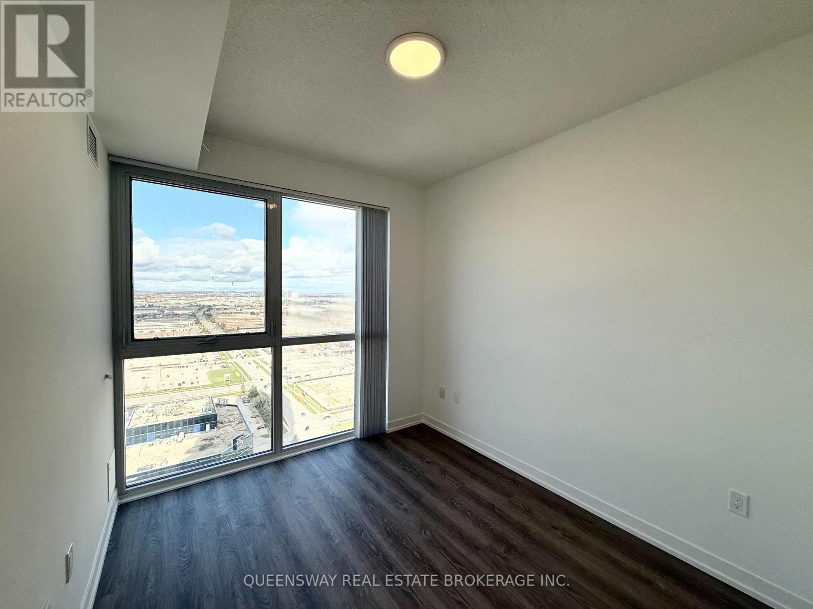 2805 - 8 Interchange Wy Way, Vaughan, Ontario  L4K 5Z7 - Photo 3 - N12673490