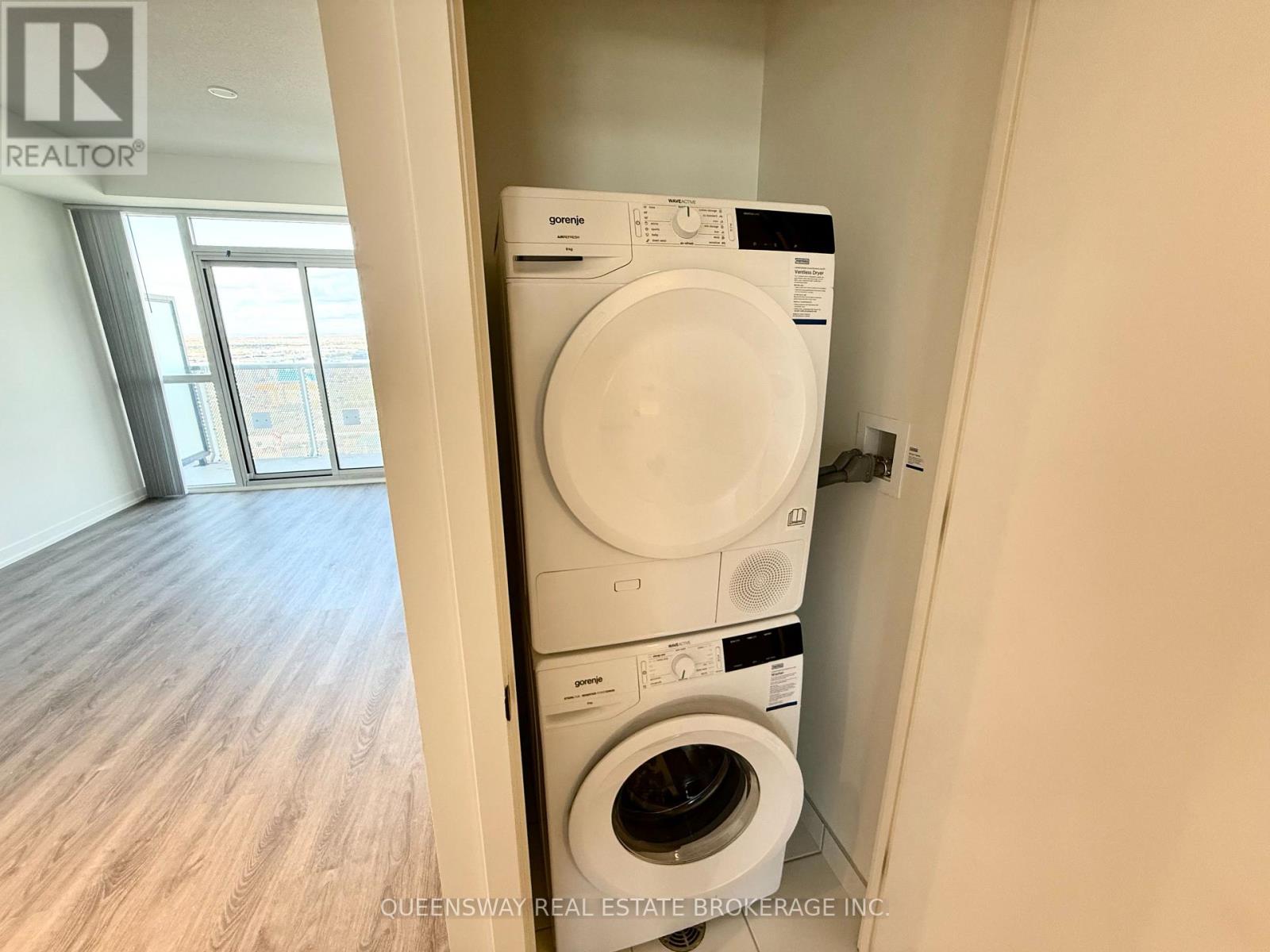 2805 - 8 Interchange Wy Way, Vaughan, Ontario  L4K 5Z7 - Photo 6 - N12673490