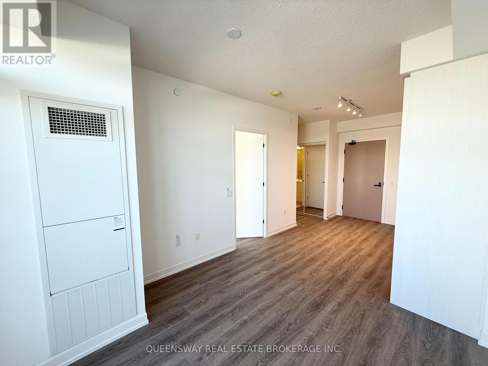 2805 - 8 Interchange Wy Way, Vaughan, Ontario  L4K 5Z7 - Photo 8 - N12673490