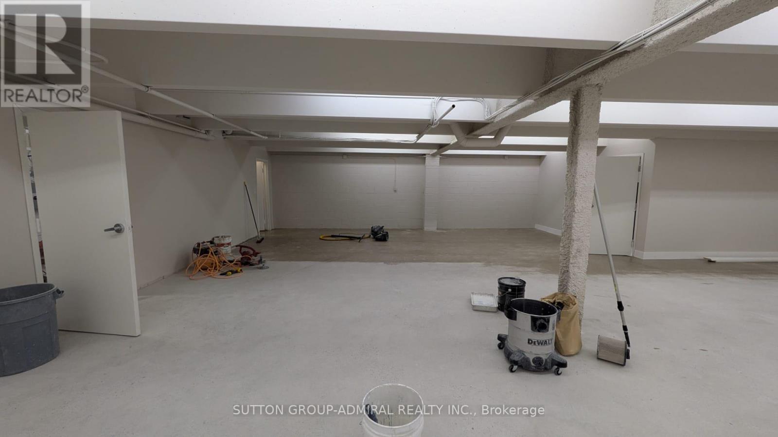 Lower - 10794 Yonge Street, Richmond Hill, Ontario  L4C 3E4 - Photo 2 - N12673498