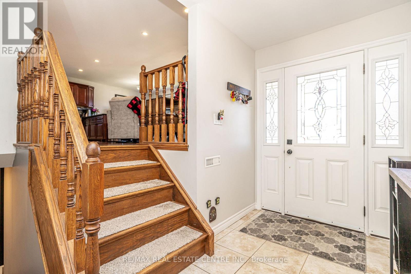 95 Avonmore Crescent, Orangeville, Ontario  L9W 3C2 - Photo 6 - W12673368