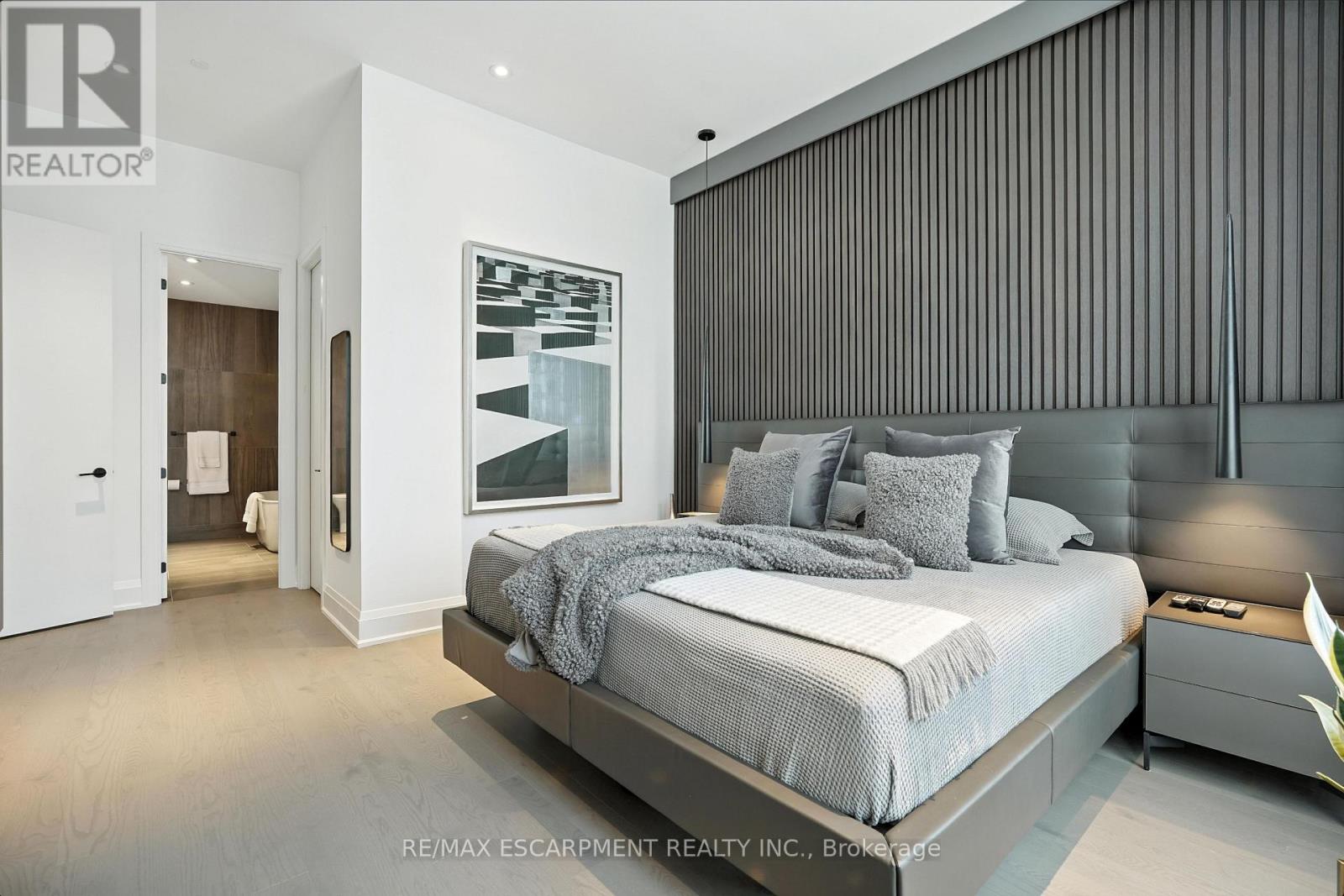 102 - 55 Port Street E, Mississauga, Ontario  L5A 4P3 - Photo 21 - W12673380