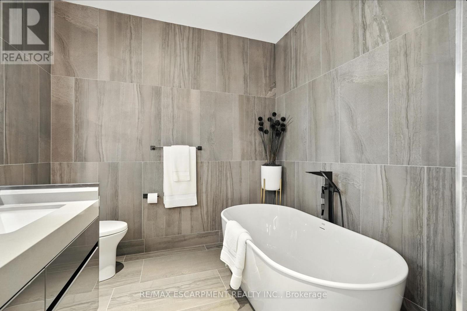 102 - 55 Port Street E, Mississauga, Ontario  L5A 4P3 - Photo 25 - W12673380