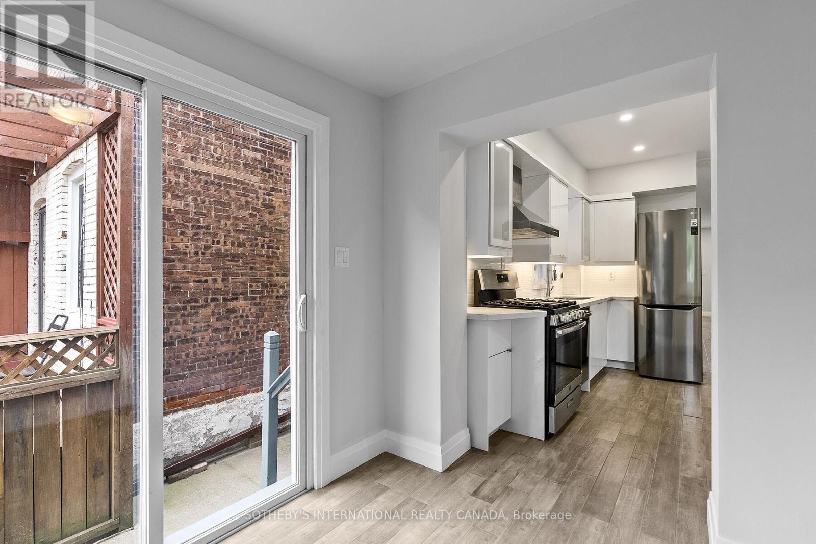 375 Westmoreland Avenue, Toronto, Ontario  M6H 3A6 - Photo 14 - W12673508