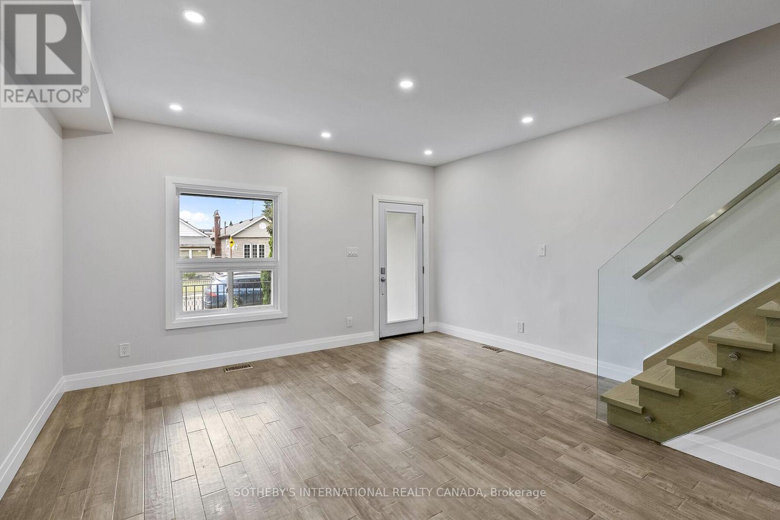 375 Westmoreland Avenue, Toronto, Ontario  M6H 3A6 - Photo 8 - W12673508