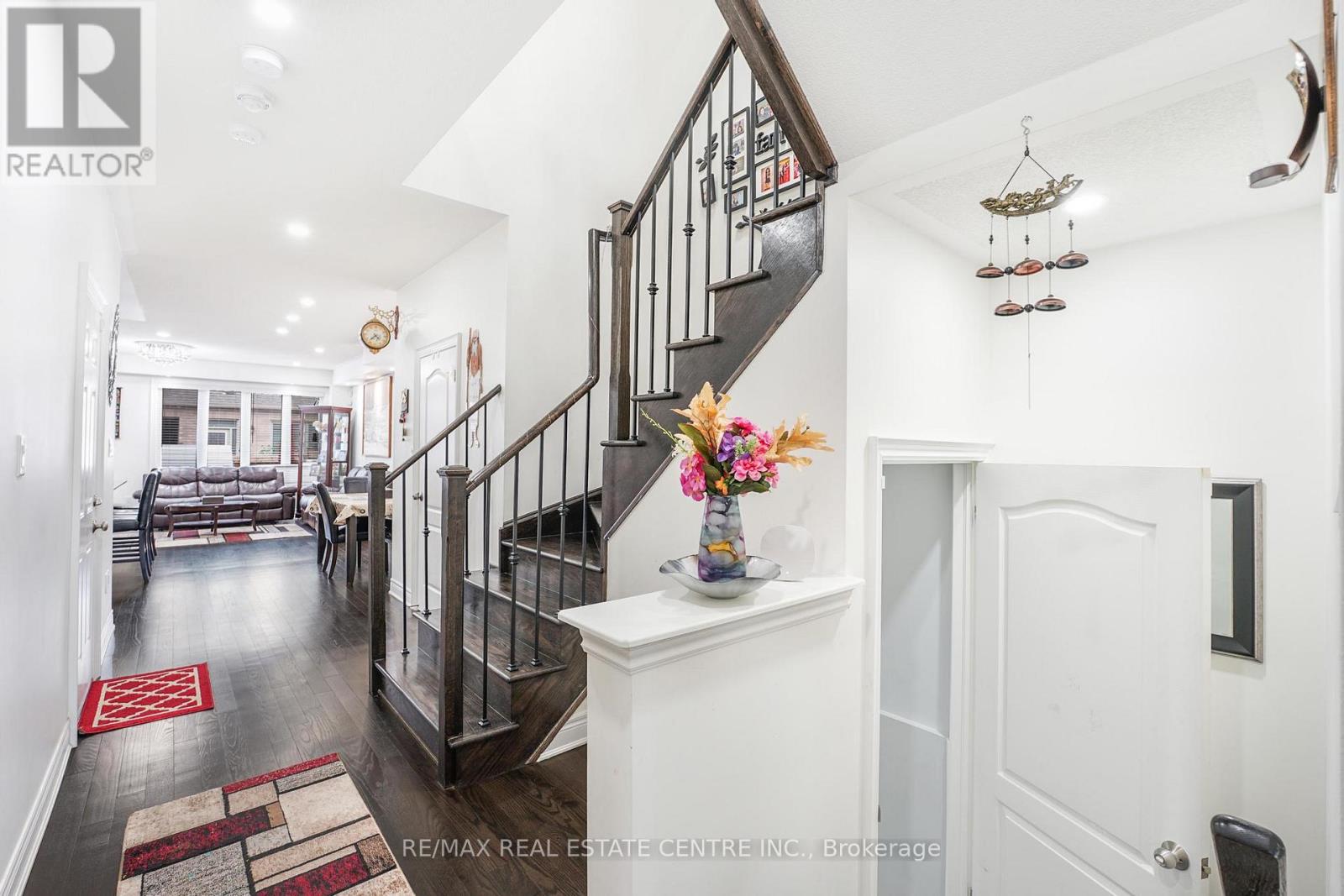 474 Sheaffe Place, Milton, Ontario  L9E 1J9 - Photo 7 - W12673522