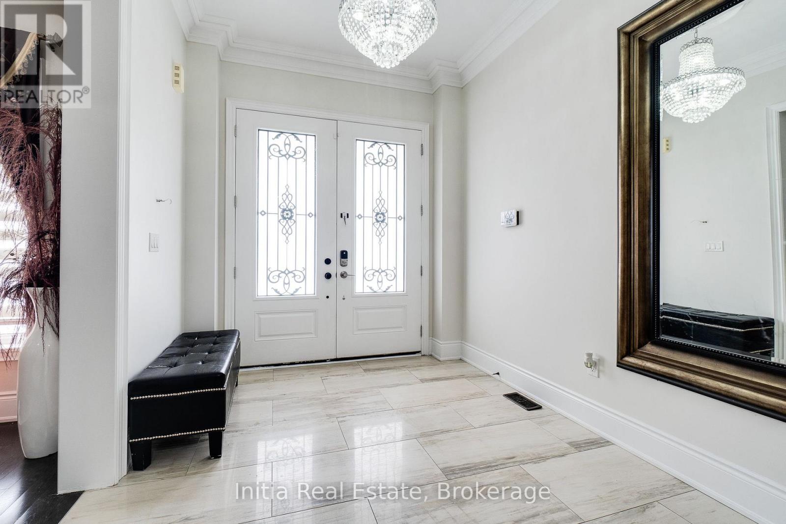 12 Erintown Crescent S, Brampton, Ontario  L6P 4H2 - Photo 4 - W12673528