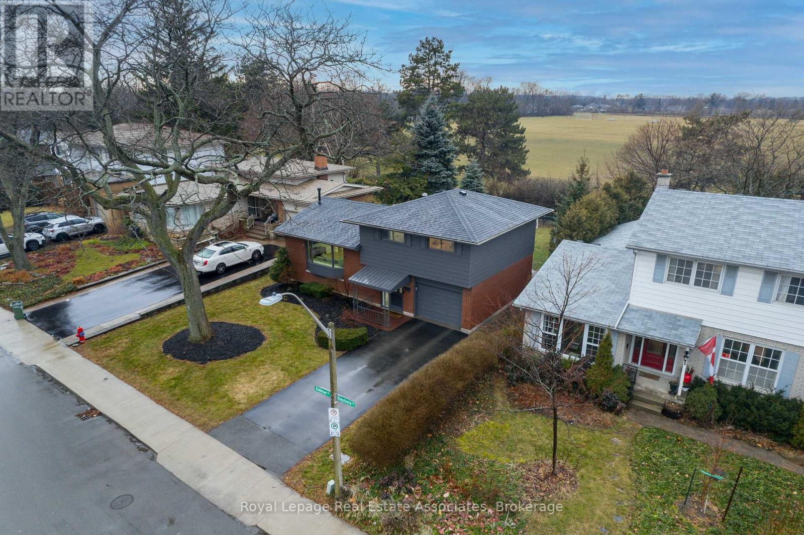 51 Delmar Drive, Hamilton, Ontario  L9C 1J2 - Photo 3 - X12673436