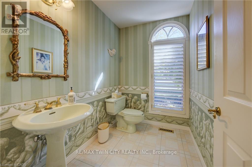 592 Manorwood Court, Waterloo, Ontario  N2K 3L7 - Photo 16 - X12673470