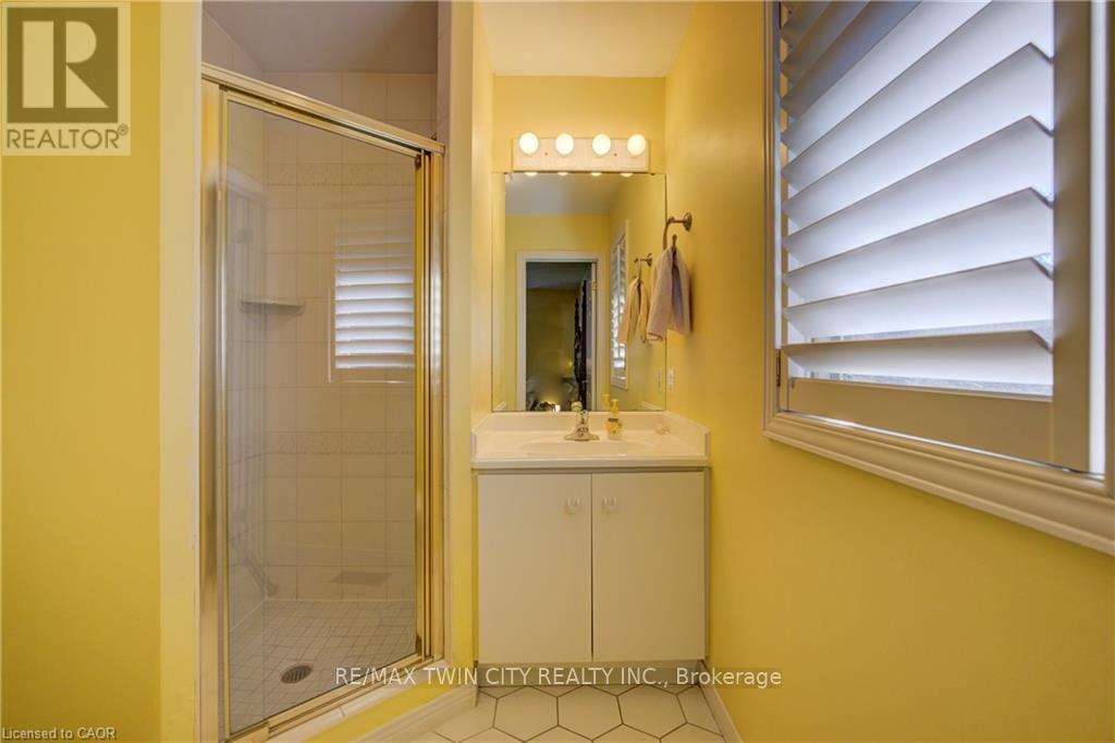 592 Manorwood Court, Waterloo, Ontario  N2K 3L7 - Photo 21 - X12673470