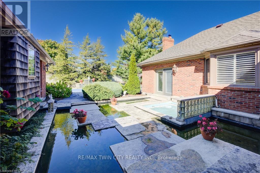 592 Manorwood Court, Waterloo, Ontario  N2K 3L7 - Photo 28 - X12673470