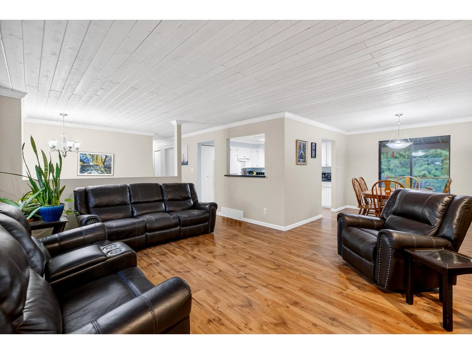 7768 Wren Street, Mission, British Columbia  V2V 3C4 - Photo 6 - R3077025