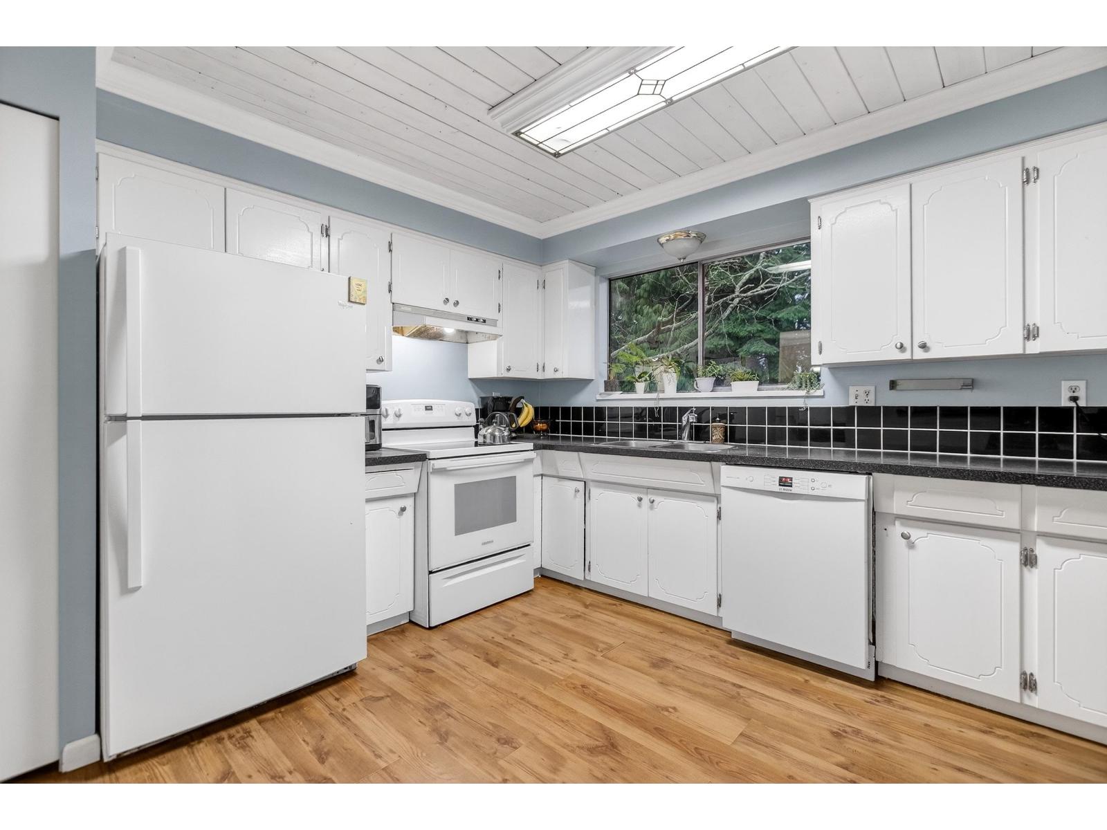 7768 Wren Street, Mission, British Columbia  V2V 3C4 - Photo 11 - R3077025