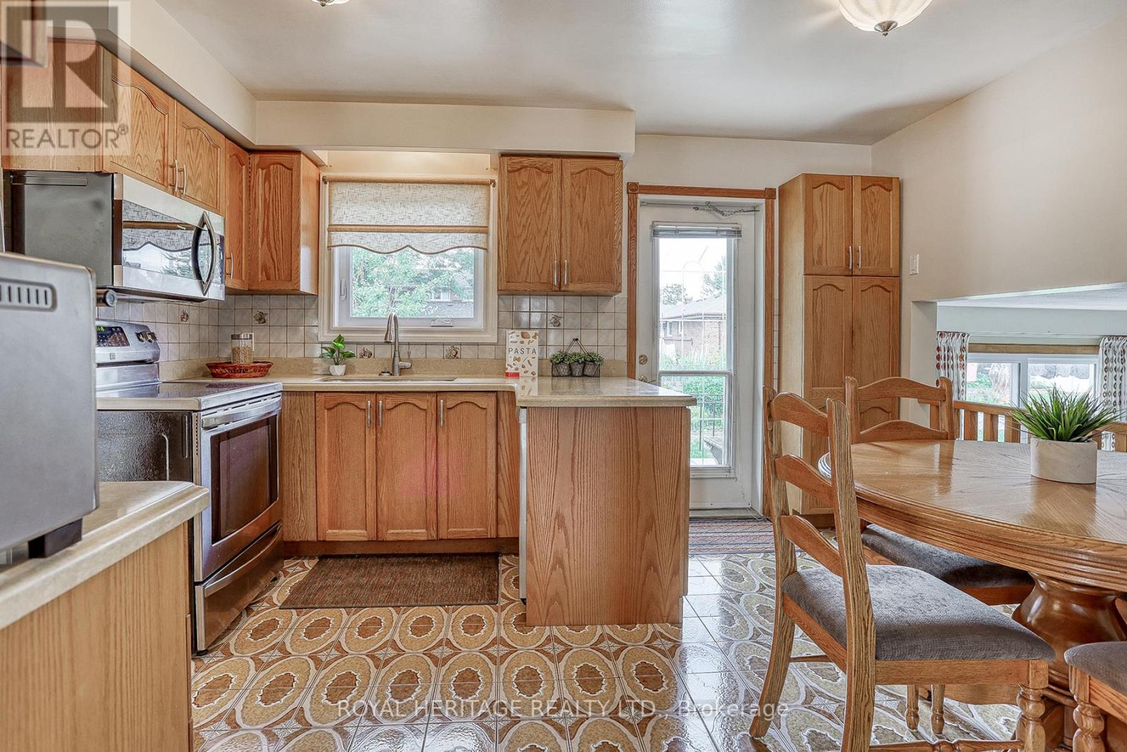 31 Purpledusk Trail, Toronto, Ontario  M1E 4C6 - Photo 10 - E12672486