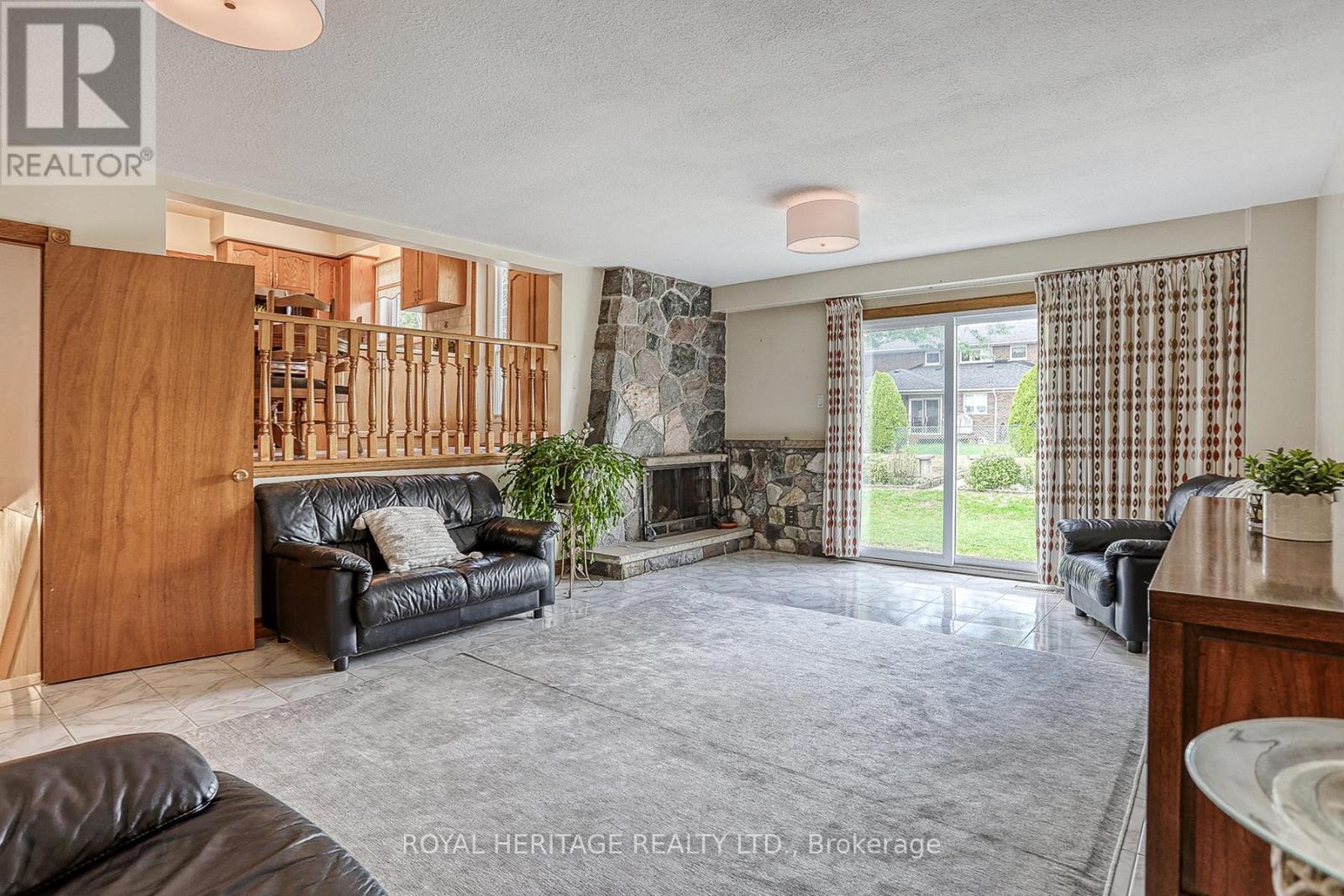 31 Purpledusk Trail, Toronto, Ontario  M1E 4C6 - Photo 13 - E12672486