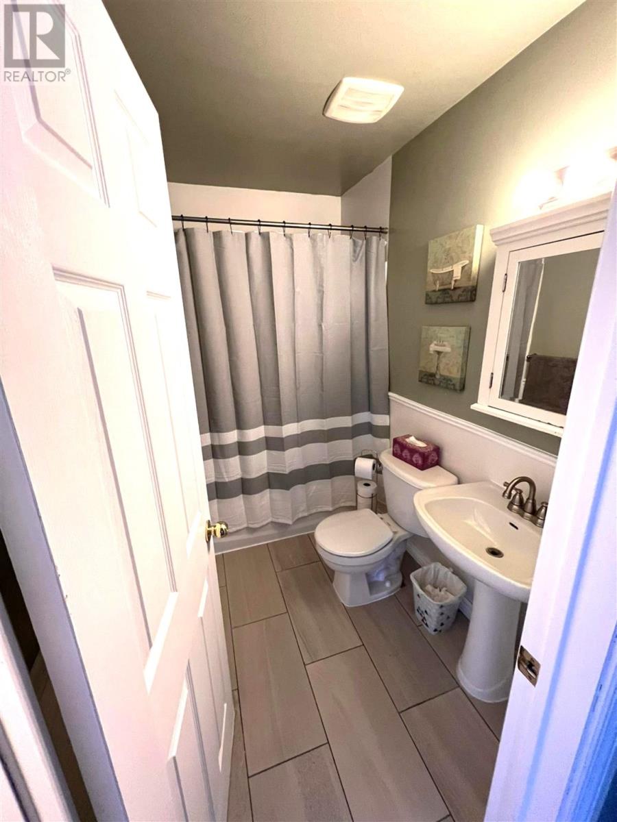 774 Pine St, Sault Ste. Marie, Ontario  P6B 3G1 - Photo 29 - SM260046