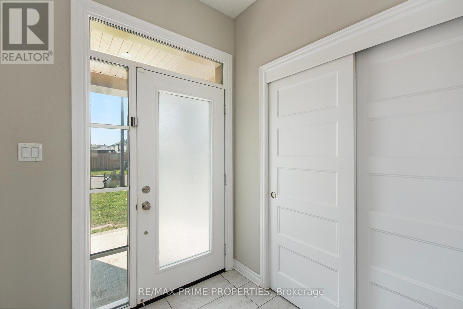 812 June Grass Street, Ottawa, Ontario  K4A 1H4 - Photo 3 - X12673536