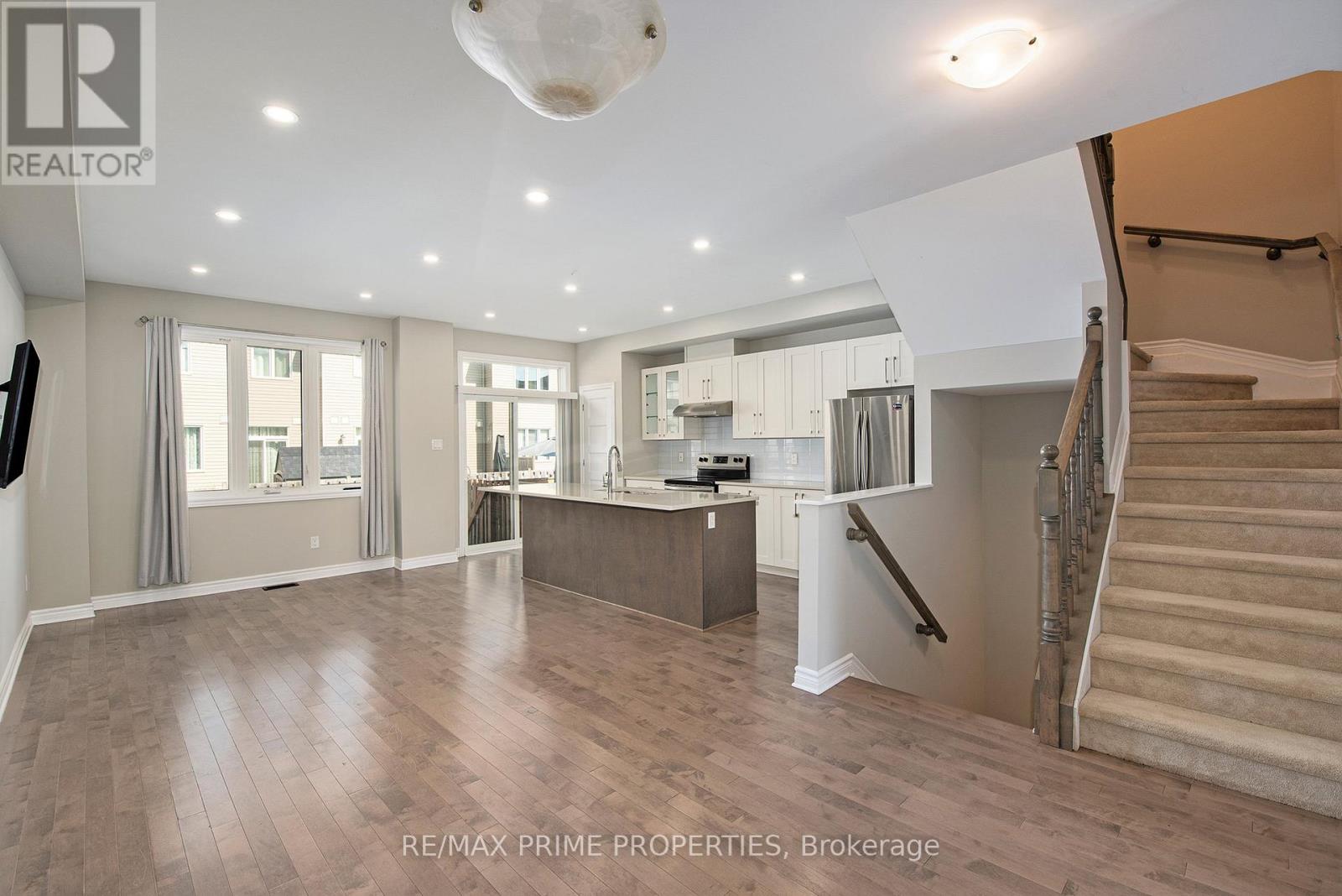 812 June Grass Street, Ottawa, Ontario  K4A 1H4 - Photo 4 - X12673536