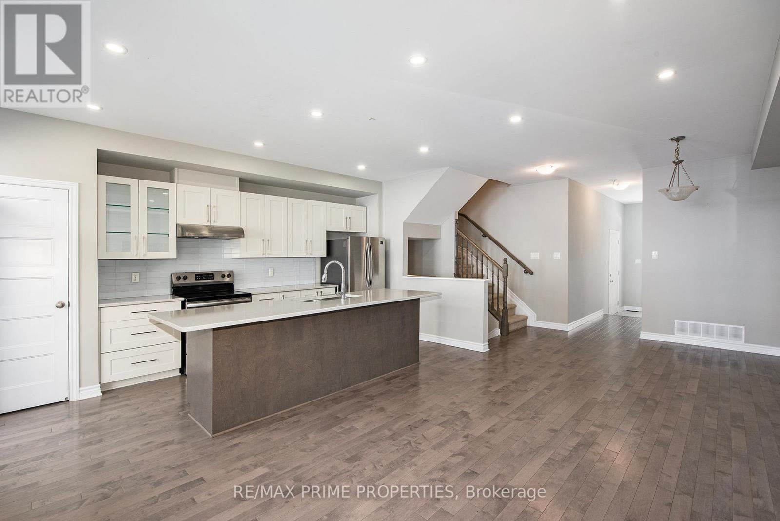 812 June Grass Street, Ottawa, Ontario  K4A 1H4 - Photo 5 - X12673536