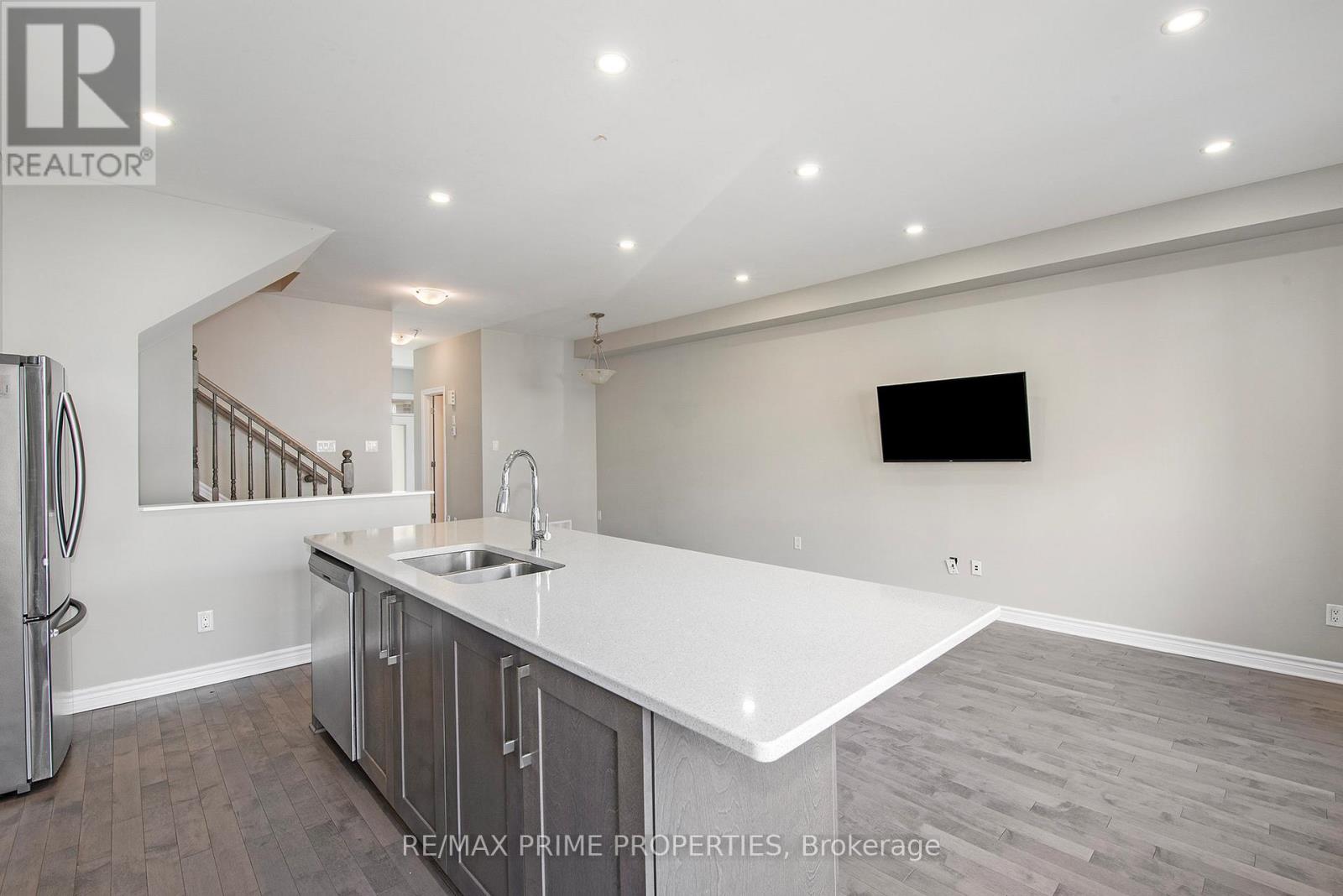 812 June Grass Street, Ottawa, Ontario  K4A 1H4 - Photo 8 - X12673536