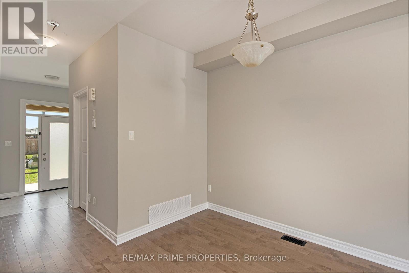 812 June Grass Street, Ottawa, Ontario  K4A 1H4 - Photo 9 - X12673536