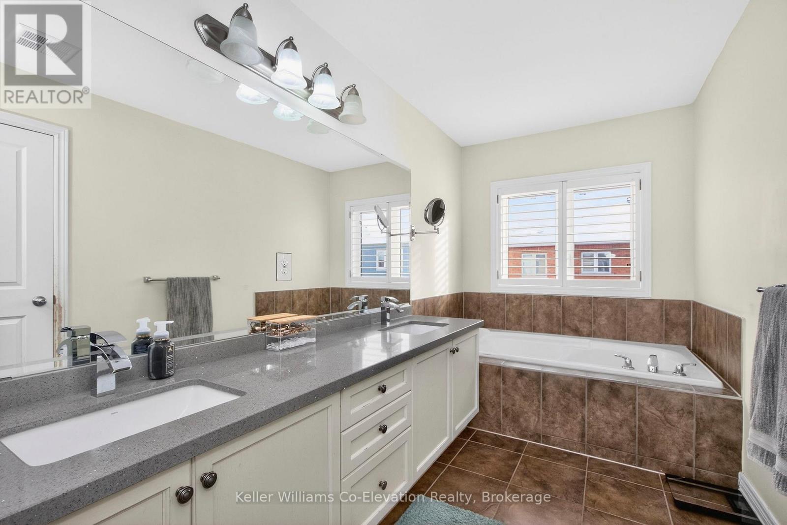 49 Gosnel Circle, Bradford West Gwillimbury, Ontario  L3Z 0G2 - Photo 16 - N12639380