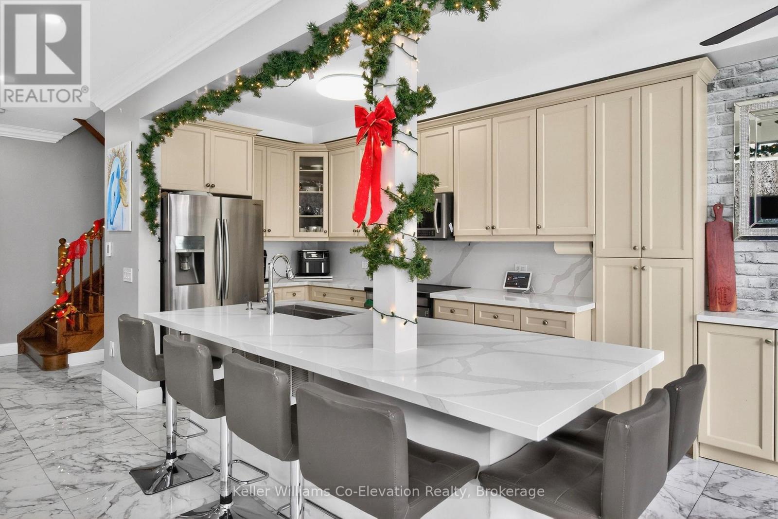 49 Gosnel Circle, Bradford West Gwillimbury, Ontario  L3Z 0G2 - Photo 5 - N12639380