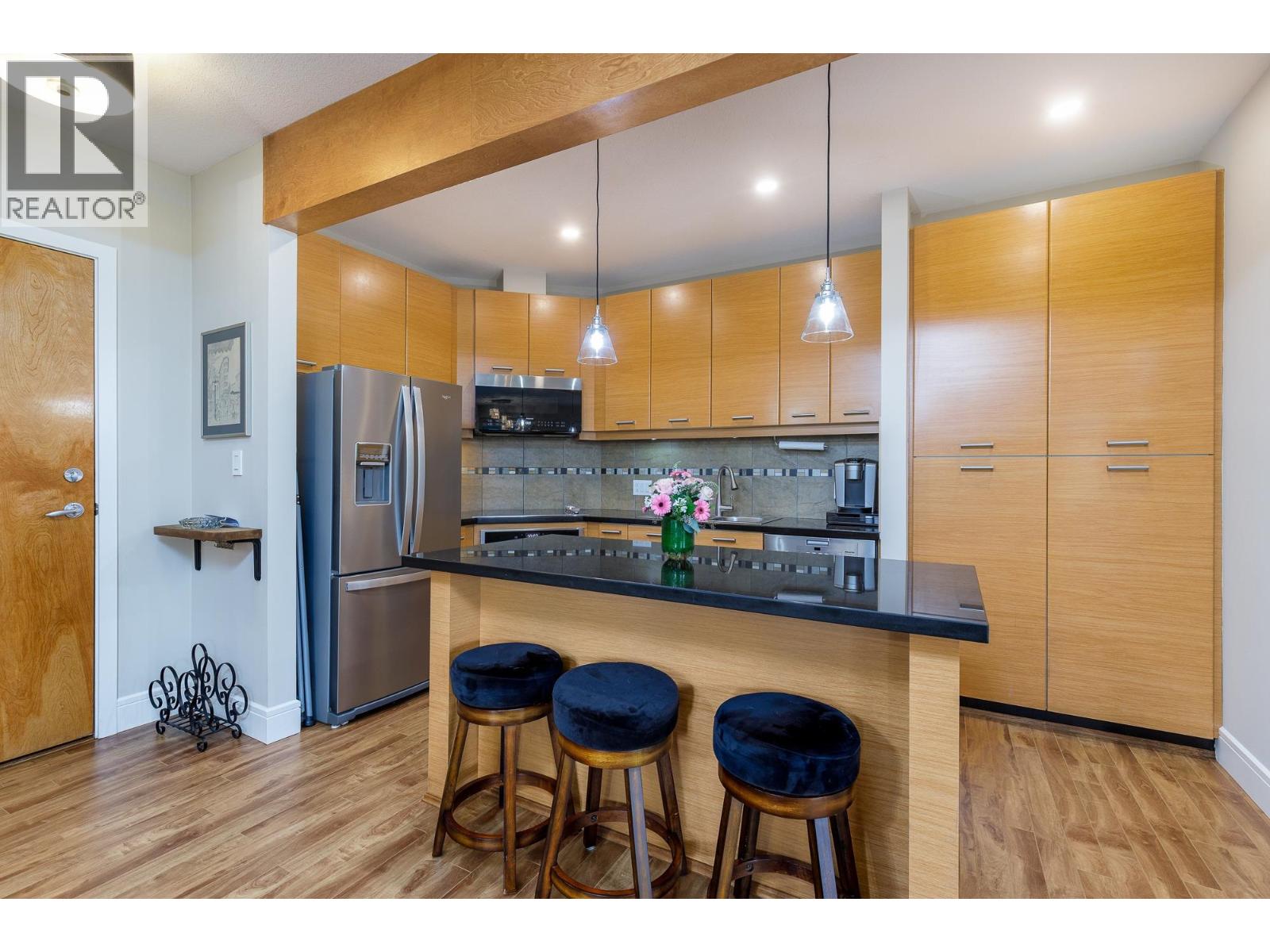 301 560 Raven Woods Drive, North Vancouver, British Columbia  V7G 2T3 - Photo 4 - R3076659