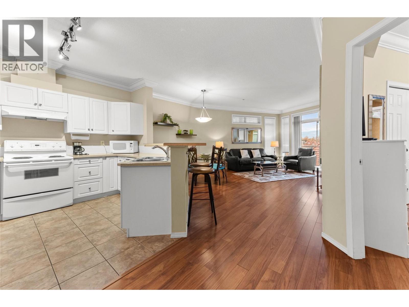 1088 Sunset Drive Unit# 440, Kelowna, British Columbia  V1Y 9W1 - Photo 3 - 10372101