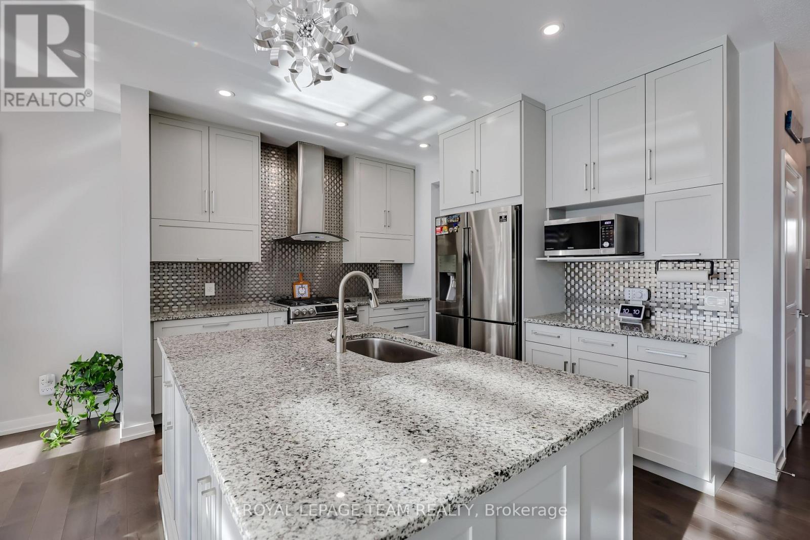 165 Groningen Street, Ottawa, Ontario  K2V 0C6 - Photo 8 - X12452222