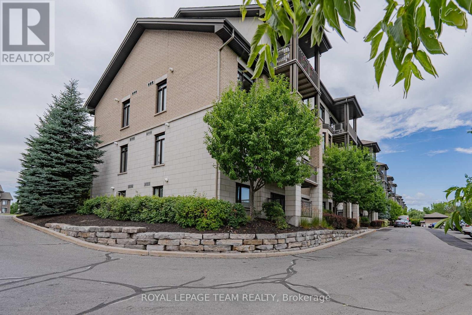 304 - 805 Beauparc Private, Ottawa, Ontario  K1J 0B5 - Photo 4 - X12456649