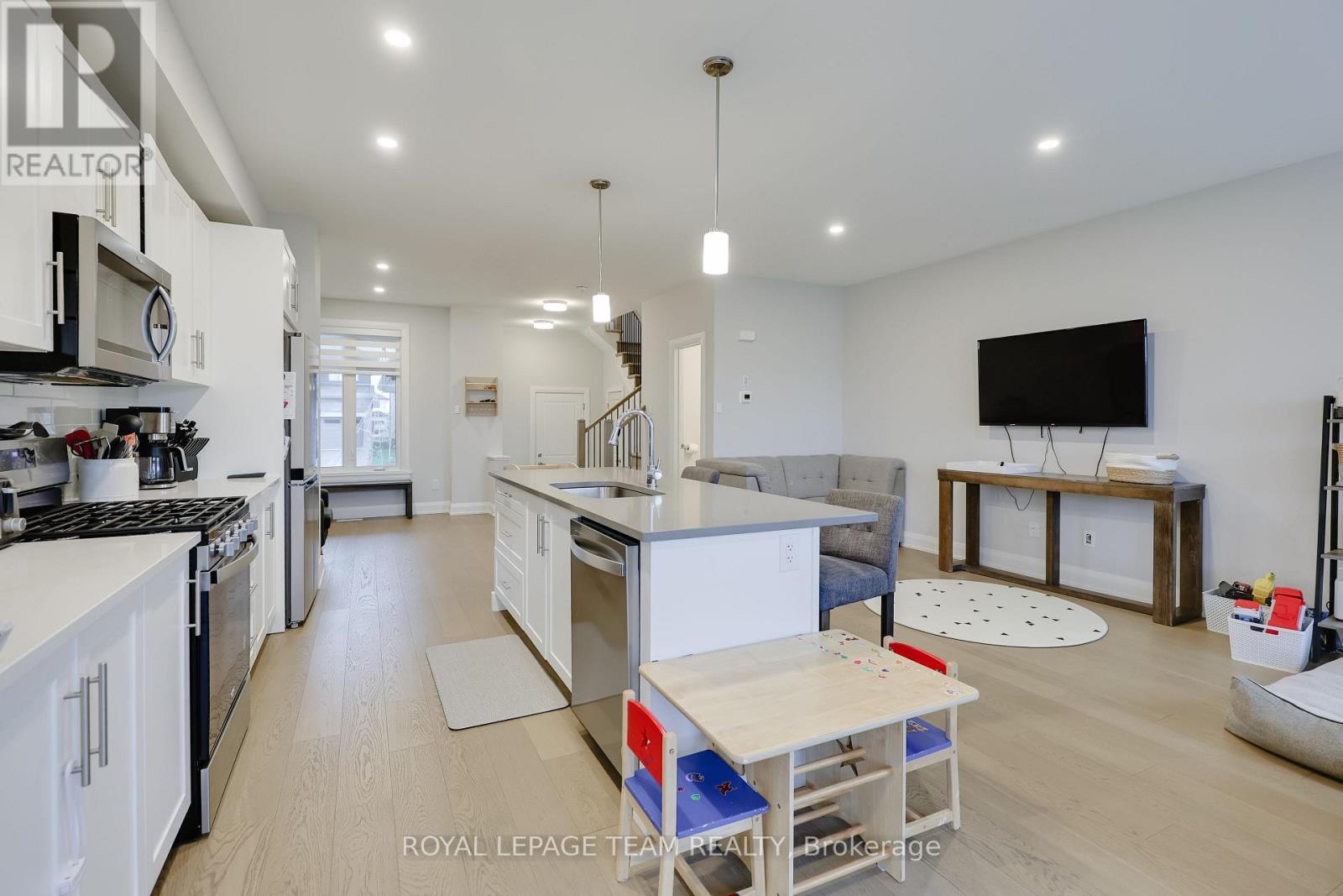 724 Ploughman Place, Ottawa, Ontario  K2S 3C5 - Photo 19 - X12478836