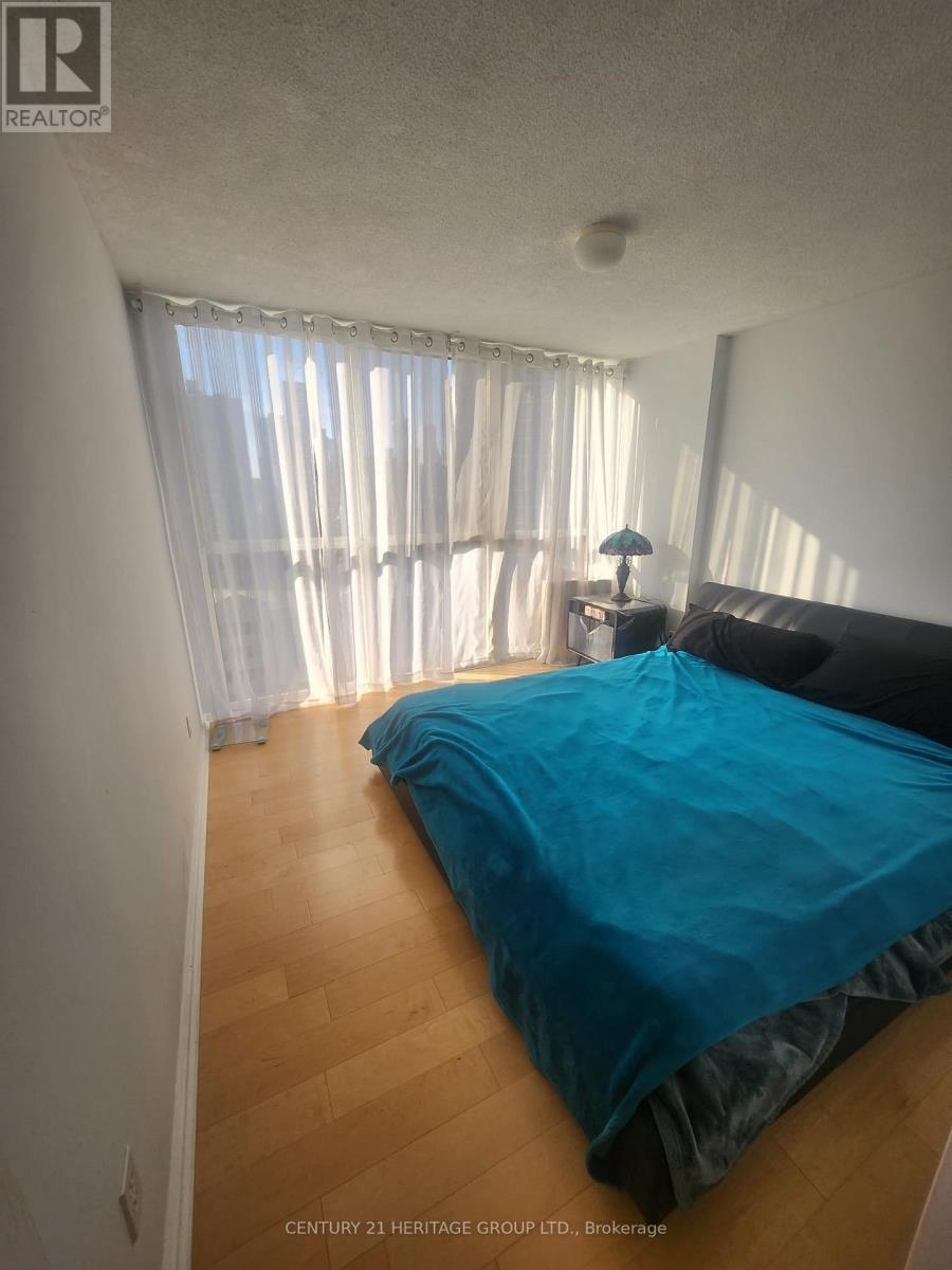 1010 - 15 Maitland Place, Toronto, Ontario  M4Y 2X3 - Photo 3 - C12673650