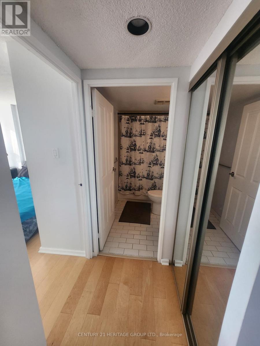 1010 - 15 Maitland Place, Toronto, Ontario  M4Y 2X3 - Photo 6 - C12673650