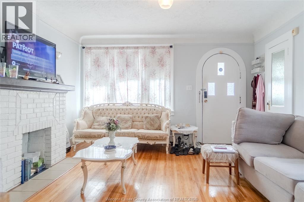 2188-2190 Moy, Windsor, Ontario  N8W 2M5 - Photo 3 - 26000516