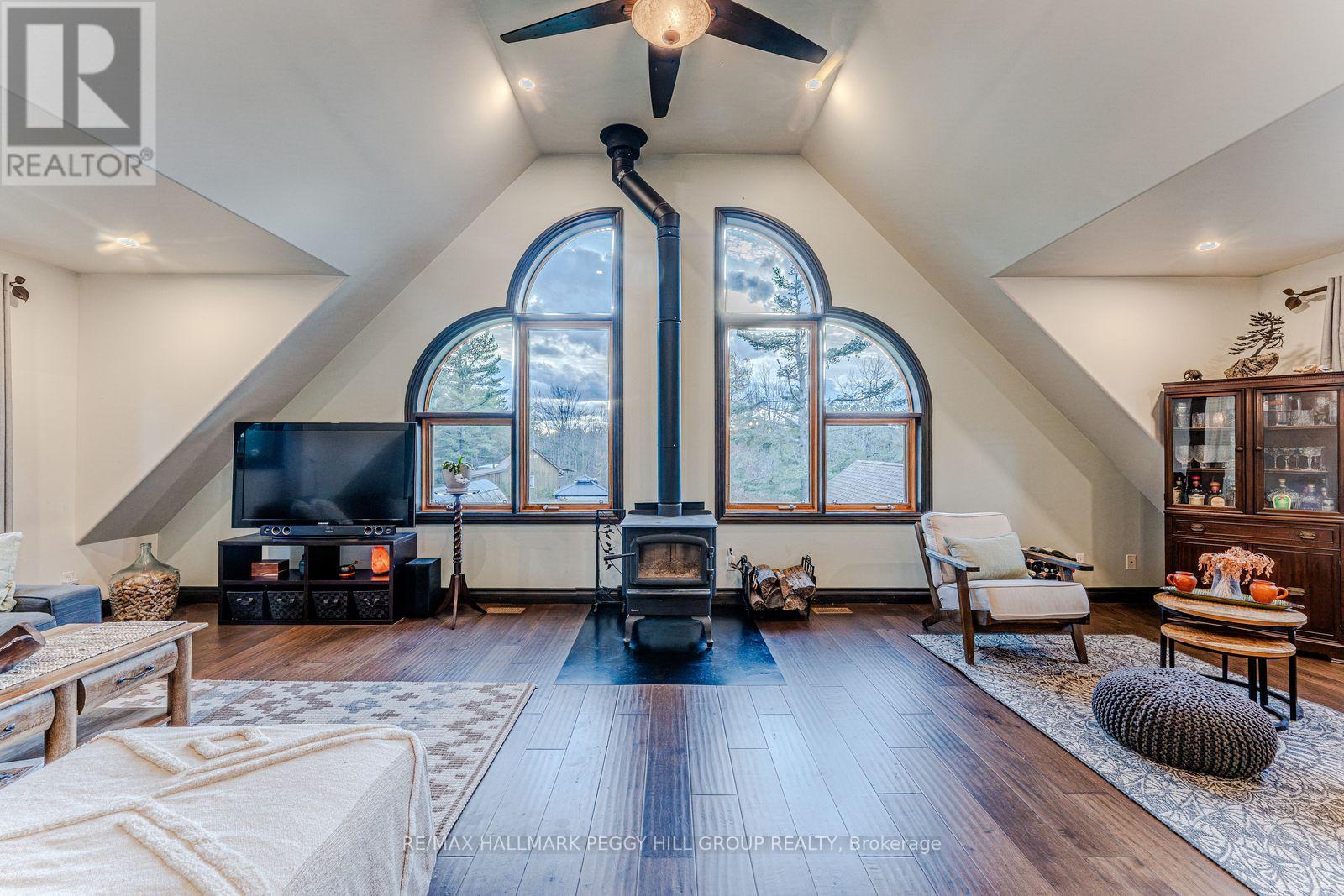 2504 Fairgrounds Road, Ramara, Ontario  L0K 2B0 - Photo 5 - S12673644