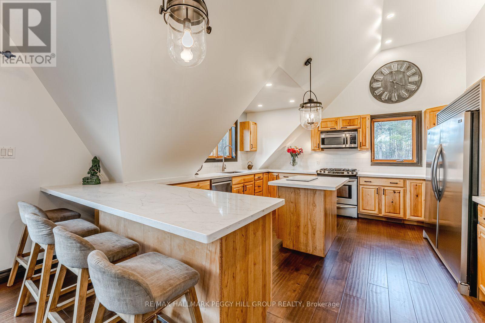 2504 Fairgrounds Road, Ramara, Ontario  L0K 2B0 - Photo 6 - S12673644