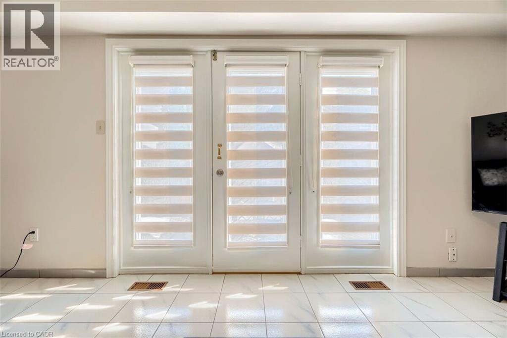 16 Vogue Court, Stoney Creek, Ontario  L8E 4T3 - Photo 37 - 40796896