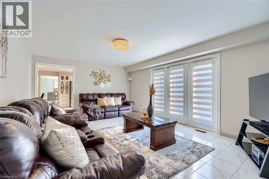 16 Vogue Court, Stoney Creek, Ontario  L8E 4T3 - Photo 38 - 40796896