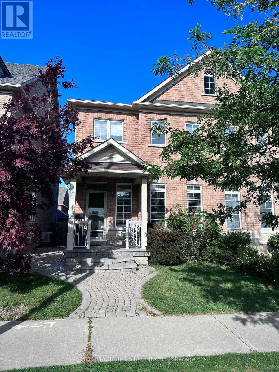 5405 Festival Drive, Mississauga, Ontario  L5M 0G7 - Photo 1 - W12673558