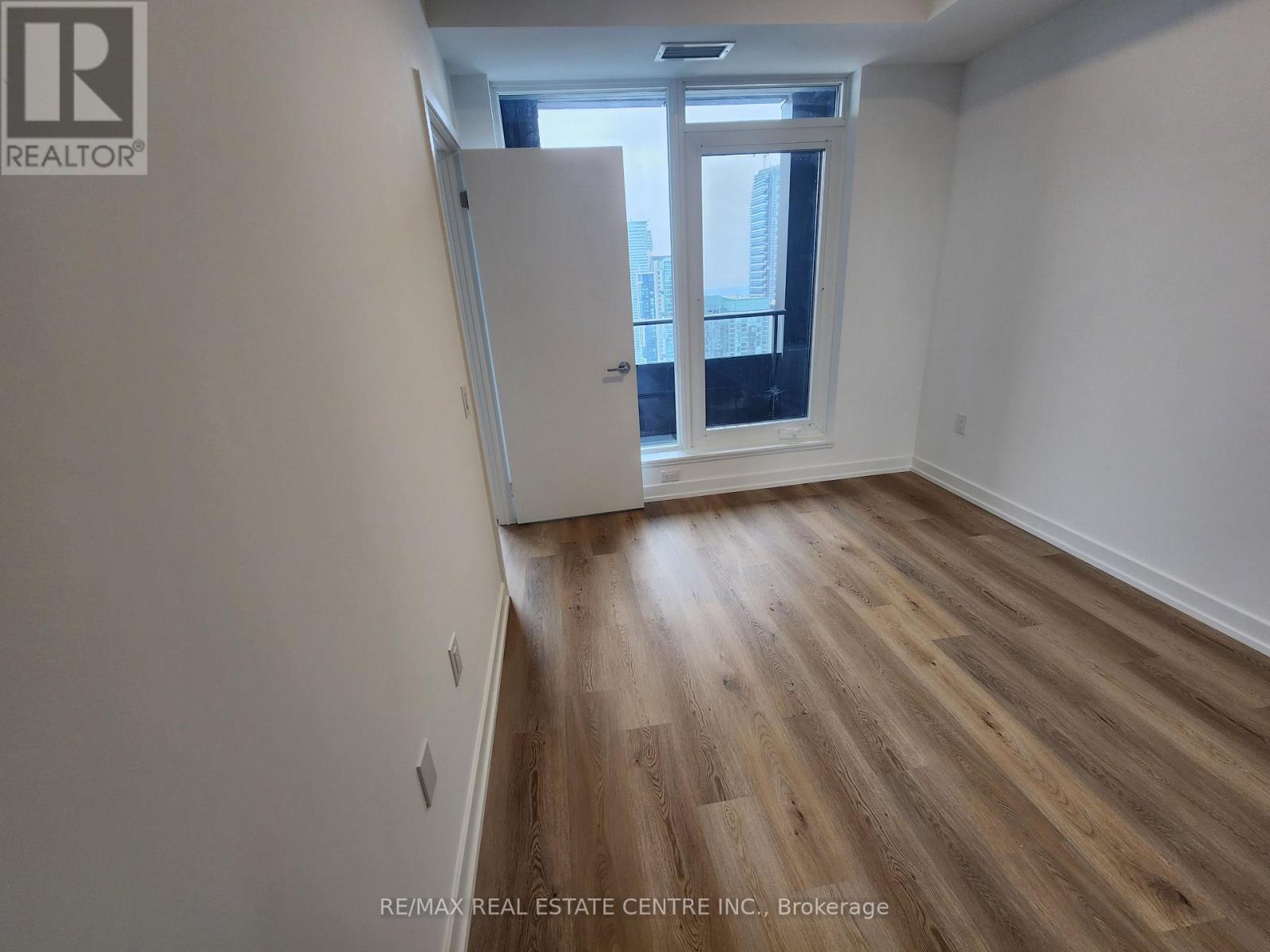 4305 - 395 Square One Drive, Mississauga, Ontario  L5B 0P6 - Photo 12 - W12673582