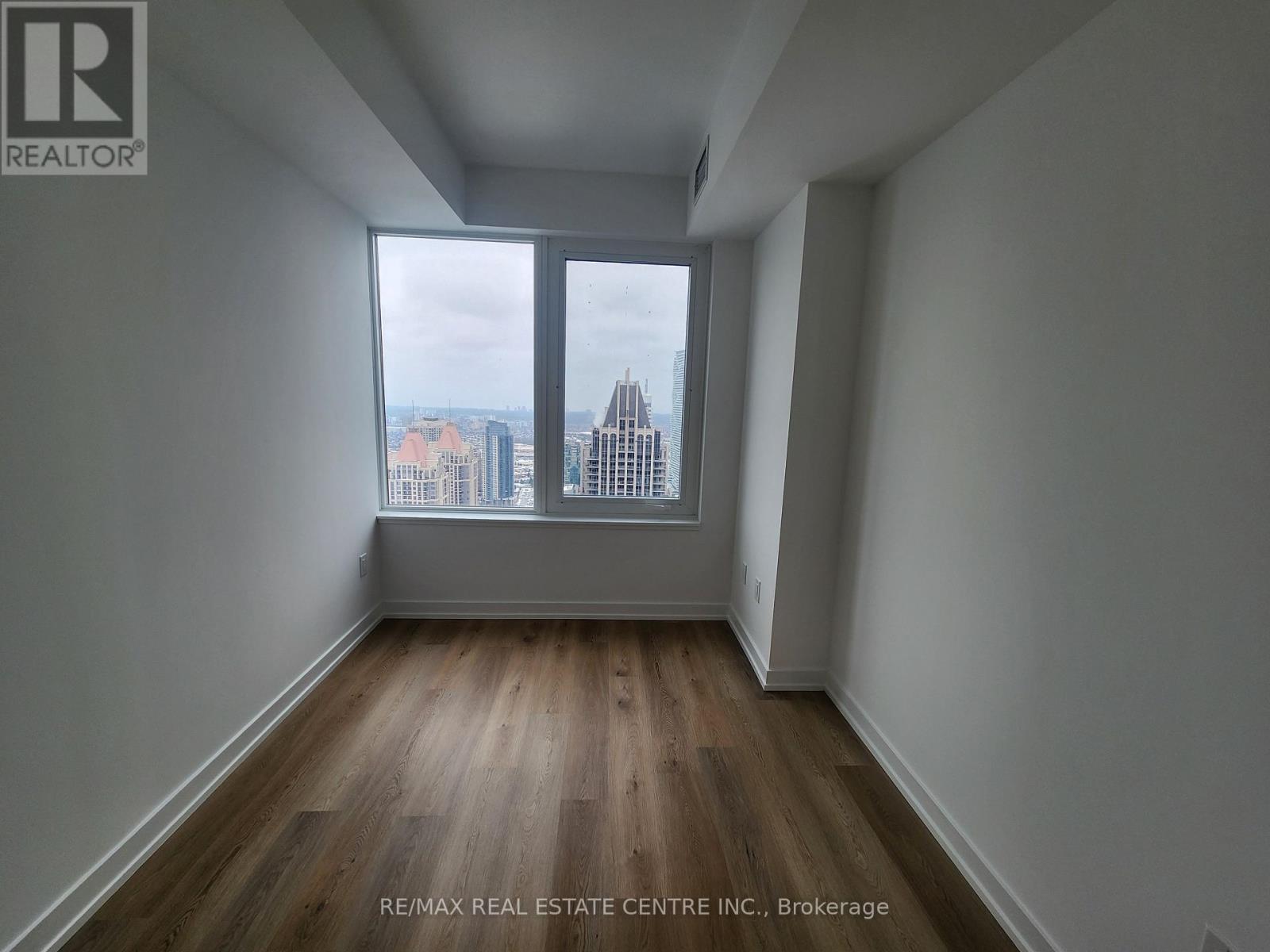 4305 - 395 Square One Drive, Mississauga, Ontario  L5B 0P6 - Photo 19 - W12673582