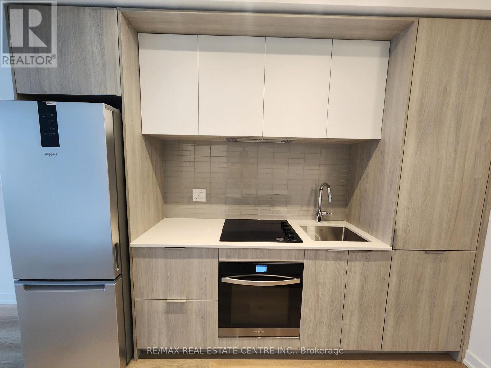 4305 - 395 Square One Drive, Mississauga, Ontario  L5B 0P6 - Photo 3 - W12673582