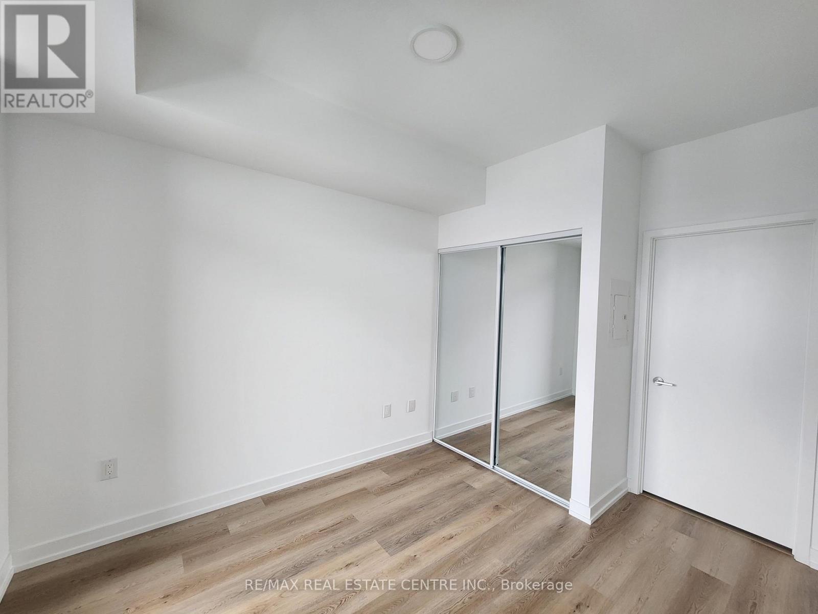 4305 - 395 Square One Drive, Mississauga, Ontario  L5B 0P6 - Photo 8 - W12673582