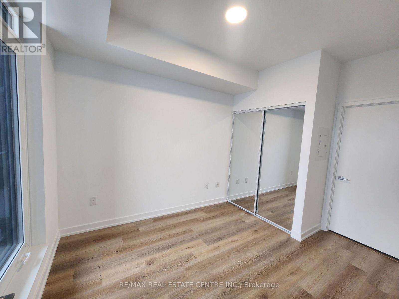 4305 - 395 Square One Drive, Mississauga, Ontario  L5B 0P6 - Photo 9 - W12673582