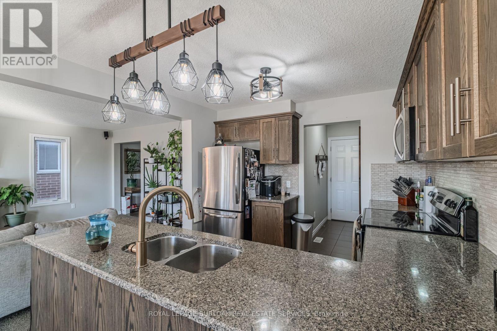 1384 Caen Avenue, Woodstock, Ontario  N4T 0J3 - Photo 11 - X12673622